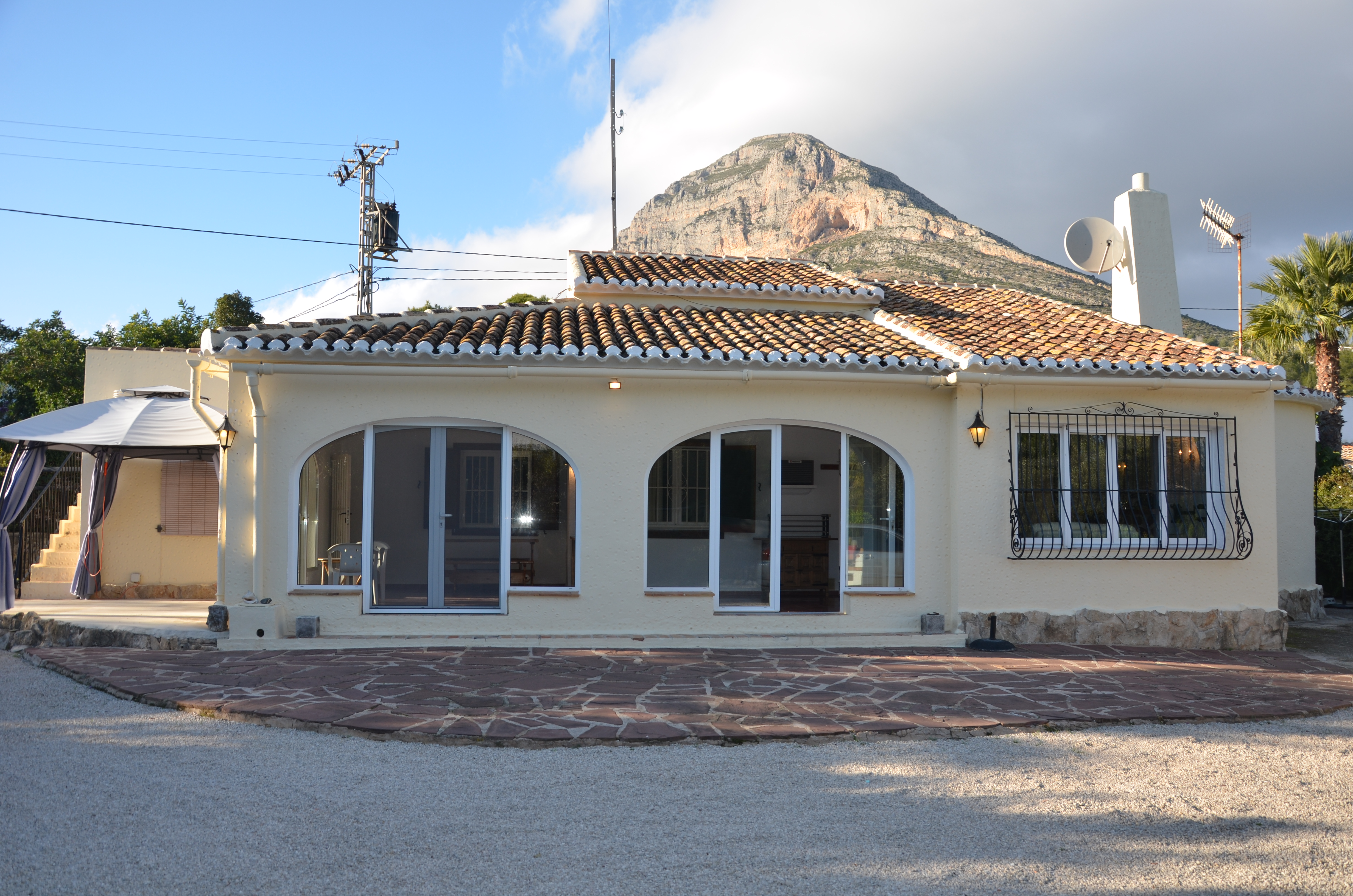 Finca Seruva exterior with Montgó mountain views
